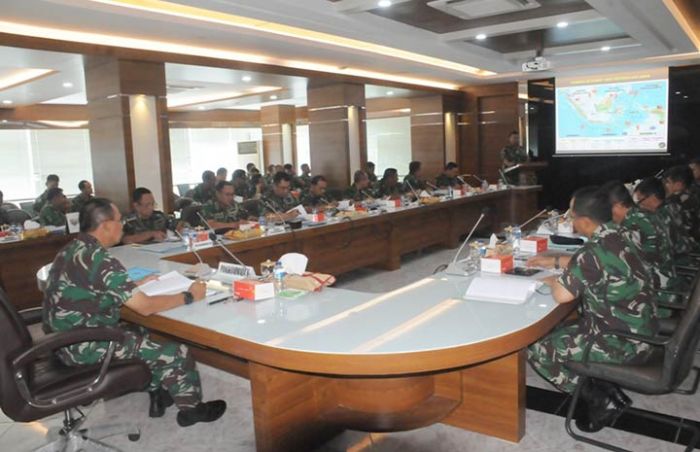 Pangkoarmada II Terima Paparan Dansatkat Koarmada II tentang Taktik Petempuran Kapal Cepat Rudal Pangkoarmada II Terima Paparan Dansatkat Koarmada II tentang Taktik Petempuran Kapal Cepat Rudal