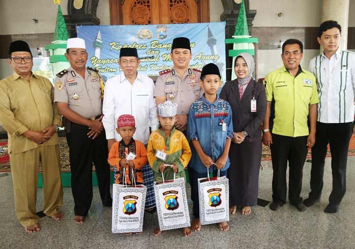 Bekerjasama dengan Yayasan Masjid Agung, Kapolres Bangkalan Gelar Khitanan Masal Bekerjasama dengan Yayasan Masjid Agung, Kapolres Bangkalan Gelar Khitanan Masal