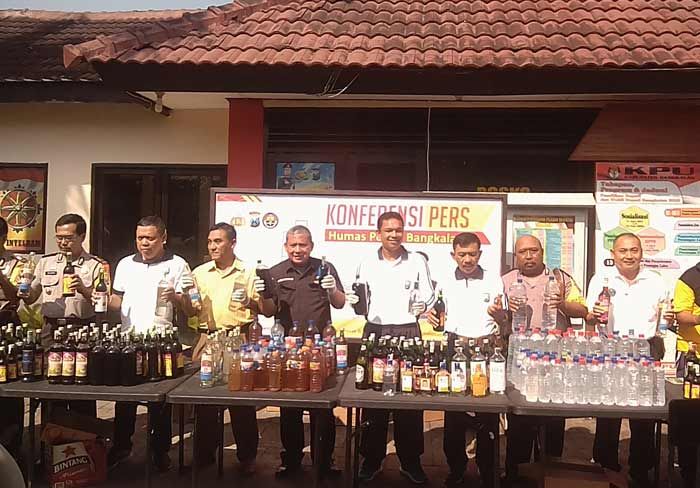 21 Hari Operasi, Polres Bangkalan Amanakan 416 Botol Miras 21 Hari Operasi, Polres Bangkalan Amanakan 416 Botol Miras