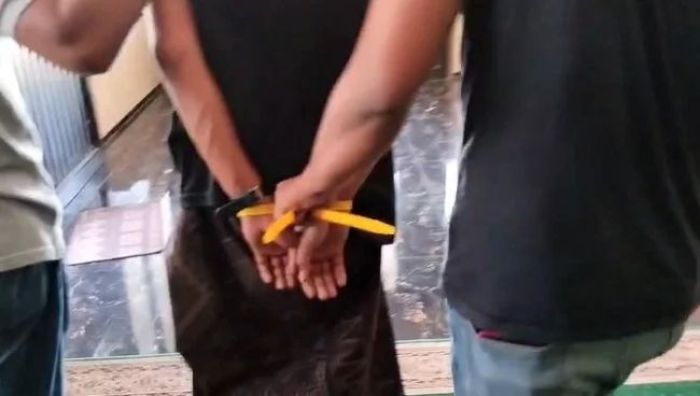 Tidur di Masjid Jadi Petunjuk, Pencuri Laptop Mahasiswa UTM Dibekuk Polres Bangkalan