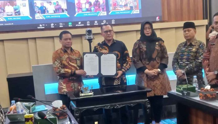 Pemkab Mojokerto Teken PKS Pajak 2025, Targetkan Kenaikan PAD Lewat Sinkronisasi Data Pemkab Mojokerto Teken PKS Pajak 2025, Targetkan Kenaikan PAD Lewat Sinkronisasi Data