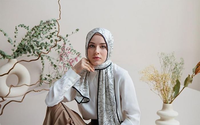 Cara Merawat Hijab Motif dari Brand Halima