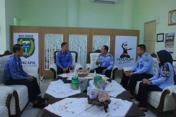 Temui Kepala Dispendukcapil, Kalapas Pemuda Madiun Bahas Perekaman e-KTP Warga Binaan Temui Kepala Dispendukcapil, Kalapas Pemuda Madiun Bahas Perekaman e-KTP Warga Binaan