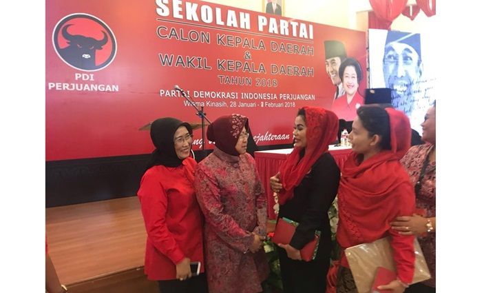 Puti dan Risma Perdalam Diskusi Pembangunan Jatim di Sekolah Partai Puti dan Risma Perdalam Diskusi Pembangunan Jatim di Sekolah Partai