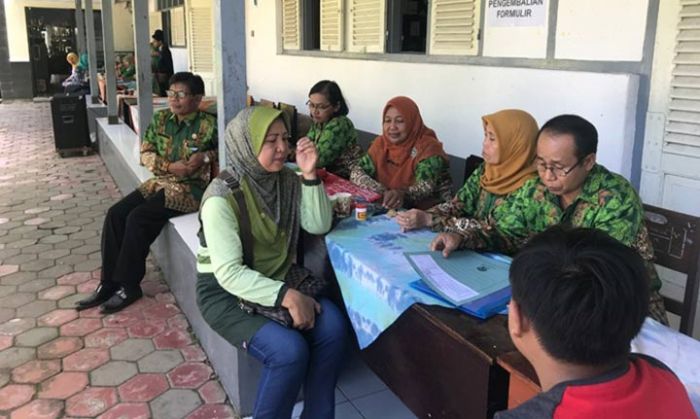 Masyarakat Jember Keluhkan Sistem Zonasi PPDB SMP Masyarakat Jember Keluhkan Sistem Zonasi PPDB SMP
