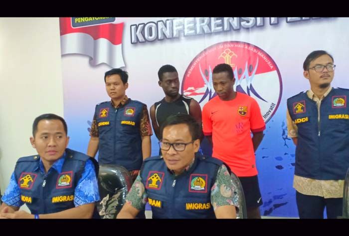 Dua WN Pantai Gading Main Sepak Bola Tarkam di Blitar, Ini Akibatnya Dua WN Pantai Gading Main Sepak Bola Tarkam di Blitar, Ini Akibatnya