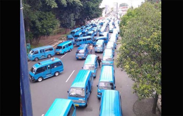 Dampak Mogok Massal Sopir Mikrolet di Malang, Jantung Kota Macet Parah Dampak Mogok Massal Sopir Mikrolet di Malang, Jantung Kota Macet Parah