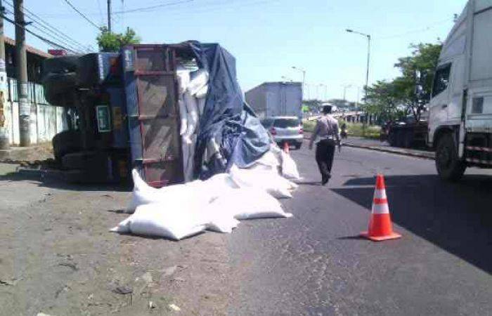 Kecelakaan di Trosobo Sidoarjo, Truk Gandeng Seruduk Motor dan Truk