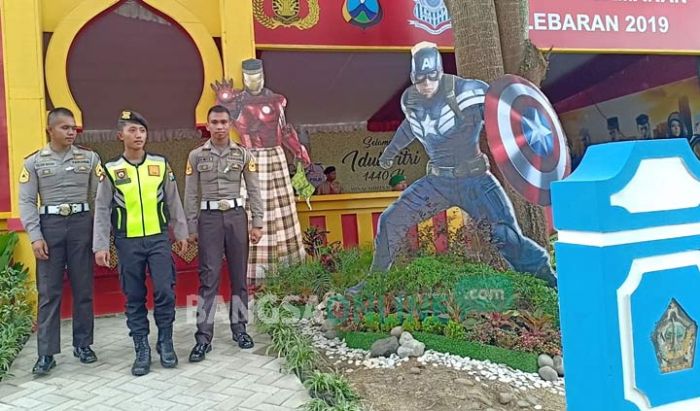 Di Kabupaten Blitar Ada Iron Man Pakai Sarung di Pos Pengamanan Lebaran Bertema Avengers