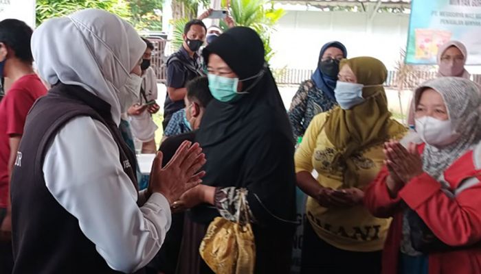 Atasi Kelangkaan Minyak Goreng, Gubernur Khofifah Minta Kepala Daerah Sering Operasi Pasar Atasi Kelangkaan Minyak Goreng, Gubernur Khofifah Minta Kepala Daerah Sering Operasi Pasar