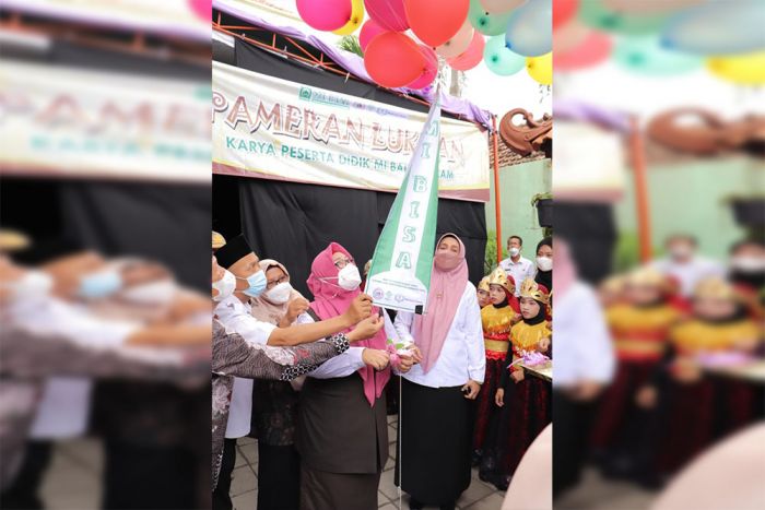 Wakil Bupati Gresik Launching Perpustakaan Digital Ramah Anak di MI Baitussalam