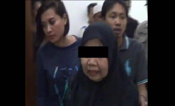Rumah Aborsi di Tenggumung Surabaya Digerebek Polisi Rumah Aborsi di Tenggumung Surabaya Digerebek Polisi