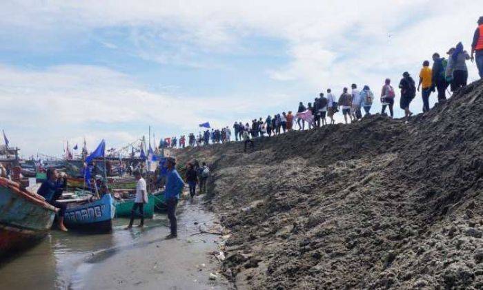 Pengerukan untuk Reklamasi Teluk Jakarta masih Berlanjut, Walhi: Bukti Negara Dilecehkan Korporasi Pengerukan untuk Reklamasi Teluk Jakarta masih Berlanjut, Walhi: Bukti Negara Dilecehkan Korporasi