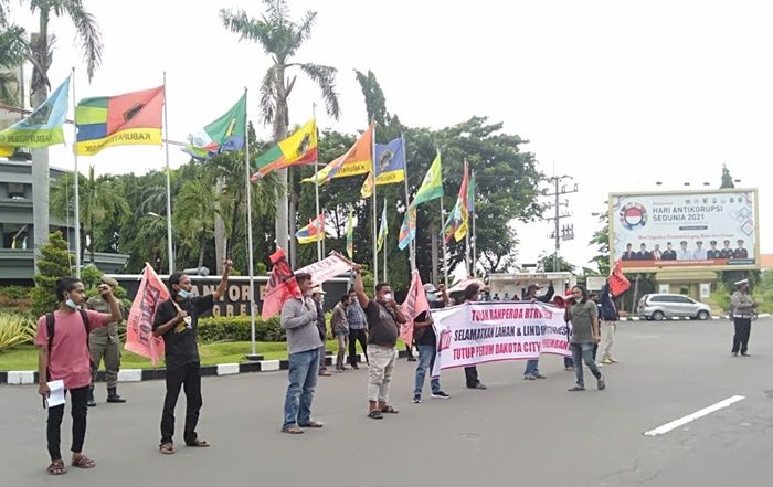 Kikis Kawasan Produktif, Forkot Gresik Demo Tolak Raperda RTRW Kikis Kawasan Produktif, Forkot Gresik Demo Tolak Raperda RTRW
