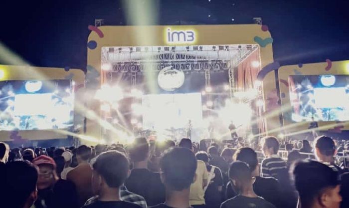 Konser Collabonation Tour di Pamekasan Sukses Hibur Ribuan Masyarakat Konser Collabonation Tour di Pamekasan Sukses Hibur Ribuan Masyarakat