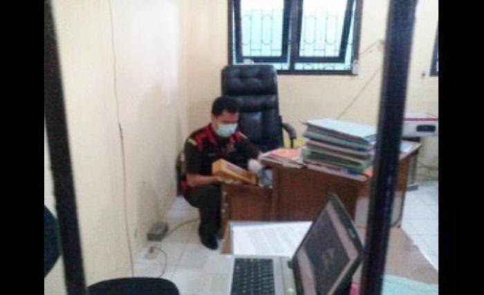 Lengkapi Data Kasus Korupsi IC, Kejari Obok-obok Kantor DPU Probolinggo Lengkapi Data Kasus Korupsi IC, Kejari Obok-obok Kantor DPU Probolinggo