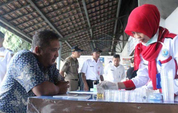 Demi Keselamatan Penumpang, Puluhan Sopir Bus di Blitar Dites Urine Demi Keselamatan Penumpang, Puluhan Sopir Bus di Blitar Dites Urine