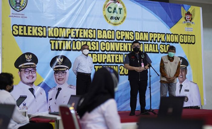 Tinjau Seleksi CPNS, Bupati Kediri: Jadilah ASN Terbaik Tinjau Seleksi CPNS, Bupati Kediri: Jadilah ASN Terbaik