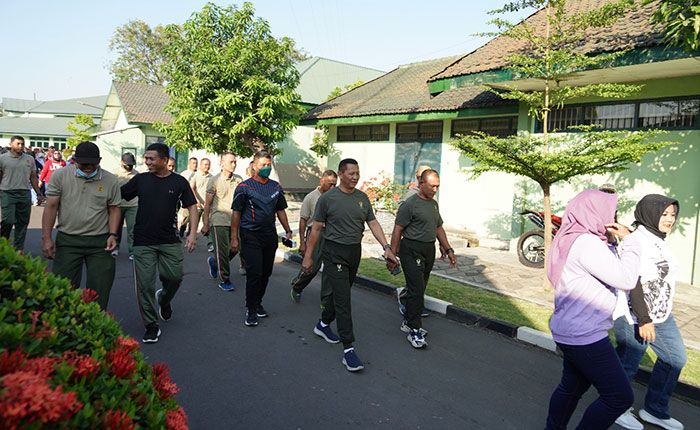 HUT ke-56 Korem 084/BJ, Danrem Ajak Olahraga Bersama Seluruh Personel HUT ke-56 Korem 084/BJ, Danrem Ajak Olahraga Bersama Seluruh Personel
