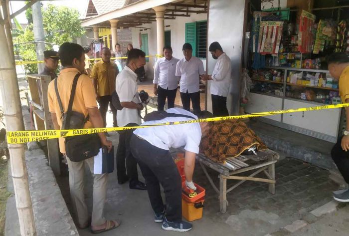 Penjual Garam di Kediri Tewas Mendadak Penjual Garam di Kediri Tewas Mendadak