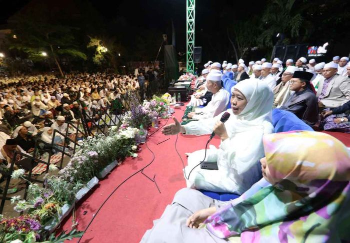 Di Haul ke-13 KH Ahmad Zamachsyari, Khofifah Didoakan Lanjutkan Pimpin Jawa Timur Di Haul ke-13 KH Ahmad Zamachsyari, Khofifah Didoakan Lanjutkan Pimpin Jawa Timur