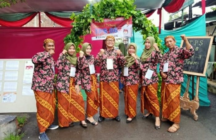 Ragam TPS Unik di Pilwali Surabaya 2020, Ala Pengantin Jawa hingga Serasa Nyoblos di Bali