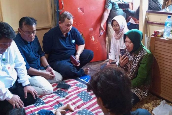 Mensos Risma Kunjungi Rumah Balita Korban KDRT di Situbondo