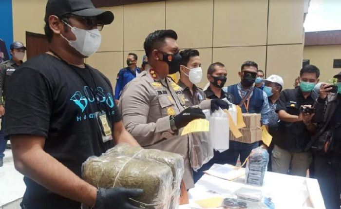 Kepergok Edarkan Tembakau Sinte, Warga Sidoarjo Dibekuk Polisi Kepergok Edarkan Tembakau Sinte, Warga Sidoarjo Dibekuk Polisi