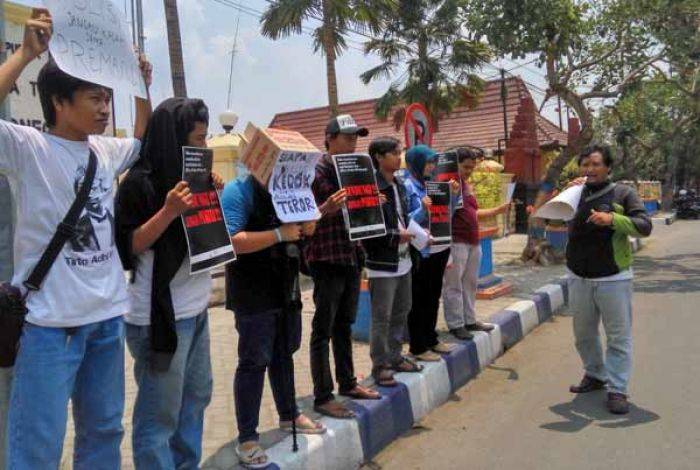 Soal Ancaman Mati Tiga Jurnalis Lumajang, AJI Bojonegoro Gelar Demo di Mapolres Bojonegoro Soal Ancaman Mati Tiga Jurnalis Lumajang, AJI Bojonegoro Gelar Demo di Mapolres Bojonegoro