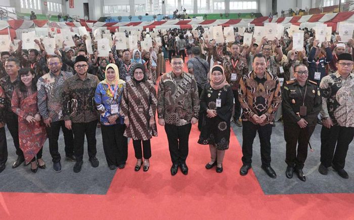 Jelang HUT ke-80 RI, Wamen Ossy Tegaskan Komitmen Presiden Prabowo untuk Sejahterakan Rakyat Jelang HUT ke-80 RI, Wamen Ossy Tegaskan Komitmen Presiden Prabowo untuk Sejahterakan Rakyat
