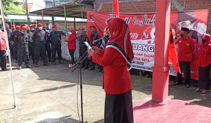Peringati HUT ke-49, Bendahara PDIP Gresik Pimpin Upacara Peringati HUT ke-49, Bendahara PDIP Gresik Pimpin Upacara