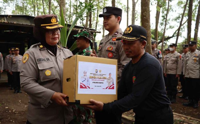 Polres Batu Gelar Baksos dan Tanam 200 Bibit di Coban Talun Polres Batu Gelar Baksos dan Tanam 200 Bibit di Coban Talun