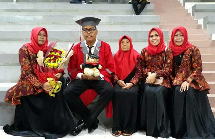 Institut Bisnis dan Informatika Stikom Surabaya Gelar Wisuda ke-41 Tahun 2018 Institut Bisnis dan Informatika Stikom Surabaya Gelar Wisuda ke-41 Tahun 2018