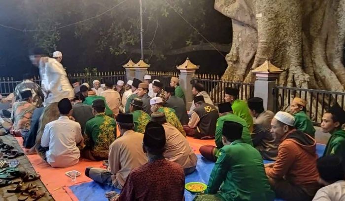 Malam 10 Muharram 1445 H, Mahasiswa KKN IKHAC Mojokerto dan Warga Kunjorowesi Gelar Doa Bersama