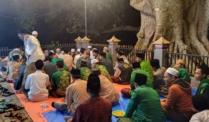 Malam 10 Muharram 1445 H, Mahasiswa KKN IKHAC Mojokerto dan Warga Kunjorowesi Gelar Doa Bersama Malam 10 Muharram 1445 H, Mahasiswa KKN IKHAC Mojokerto dan Warga Kunjorowesi Gelar Doa Bersama