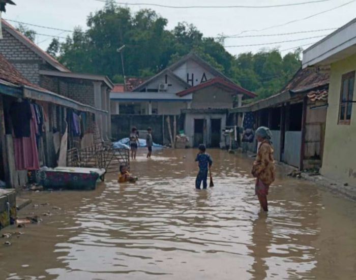 Sungai Kamoning Meluap, Ratusan KK di Sampang Terdampak Banjir