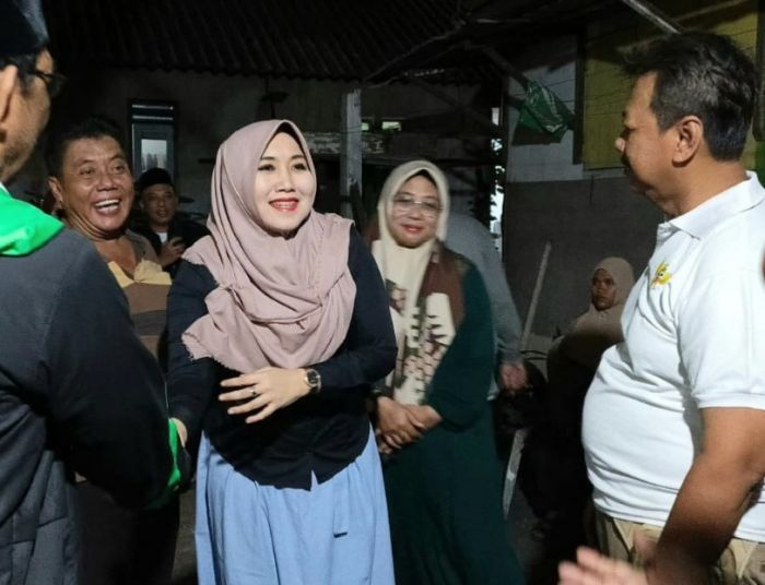 Senator Lia Istifhama Beri Semangat dan Santunan Pada Korban Kebakaran di Wonocolo Surabaya Senator Lia Istifhama Beri Semangat dan Santunan Pada Korban Kebakaran di Wonocolo Surabaya