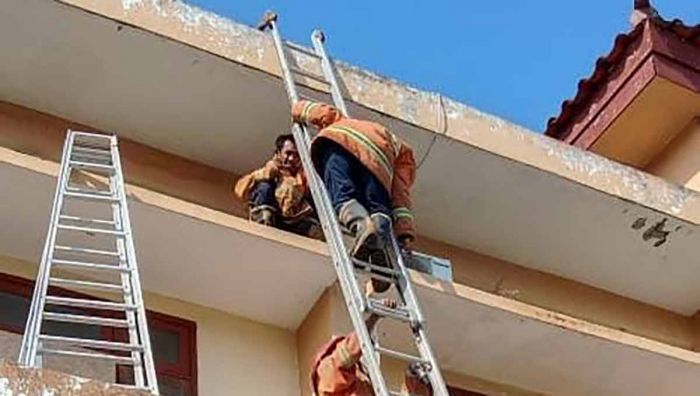Berikut Kronologi Kebakaran di Kantor Disnakertrans Pamekasan Berikut Kronologi Kebakaran di Kantor Disnakertrans Pamekasan