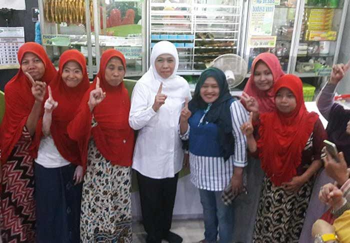 Khofifah Kagumi Usaha Otak-otak Bandeng Muzanah Khofifah Kagumi Usaha Otak-otak Bandeng Muzanah