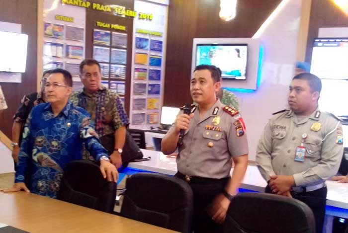 Kapolres Banyuwangi Pamerkan Command Center ke Deputi Menpan RB Kapolres Banyuwangi Pamerkan Command Center ke Deputi Menpan RB