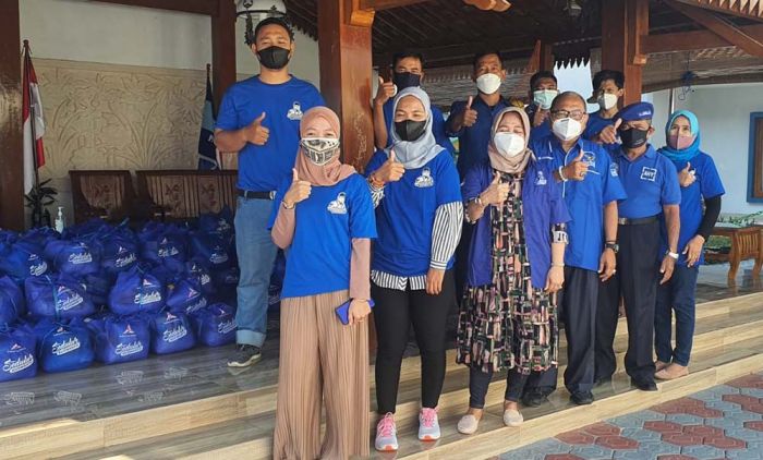 Fraksi Partai Demokrat Salurkan Program Sembako Peduli di Seluruh Jatim Fraksi Partai Demokrat Salurkan Program Sembako Peduli di Seluruh Jatim