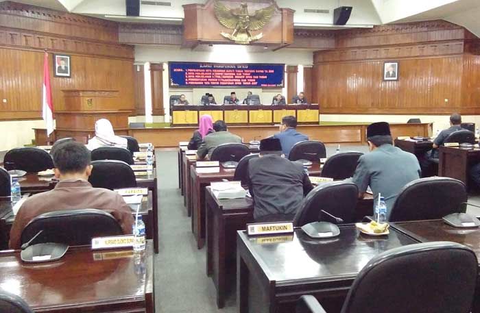 Gelar Paripurna, DPRD dan Pemkab Tuban Bahas 4 Agenda Gelar Paripurna, DPRD dan Pemkab Tuban Bahas 4 Agenda