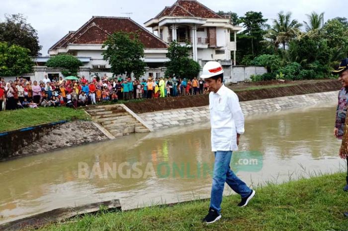 Jokowi Tinjau Proyek Irigasi Lodoyo dan Pengendali Banjir Kali Bogel di Blitar