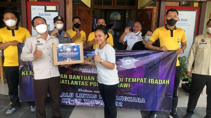 Satlantas Polres Ngawi Gelar Baksos Tempat Ibadah Satlantas Polres Ngawi Gelar Baksos Tempat Ibadah