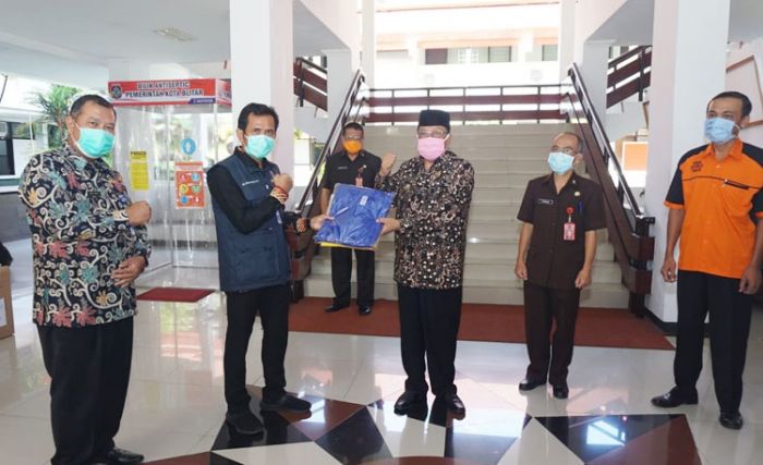 Blitar Raya Dapat Bantuan 1.000 APD Buatan Siswa SMK Blitar Raya Dapat Bantuan 1.000 APD Buatan Siswa SMK