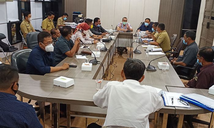 Klir, Kades Kembangan Jalankan Rekomendasi Komisi I DPRD Gresik Bayar Insentif Ketua RT/RW Klir, Kades Kembangan Jalankan Rekomendasi Komisi I DPRD Gresik Bayar Insentif Ketua RT/RW