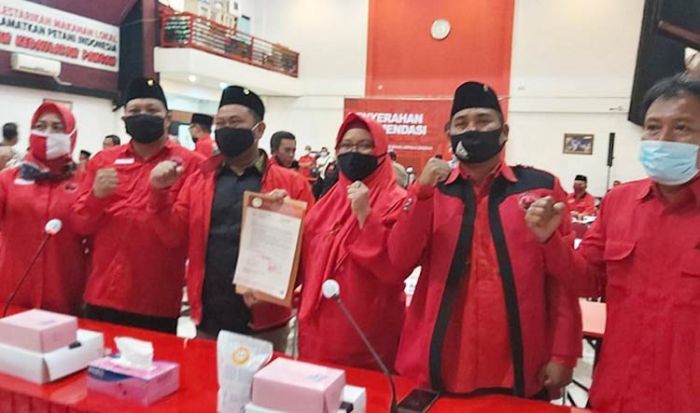 Belum Diteken Ketum, PDIP Gresik Yakin Rekom DPP untuk Pasangan Niat Tak Akan Berubah Belum Diteken Ketum, PDIP Gresik Yakin Rekom DPP untuk Pasangan Niat Tak Akan Berubah