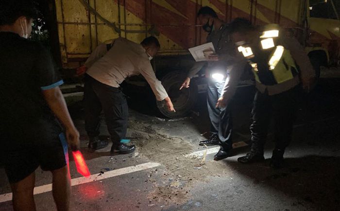 Pakai Earphone Saat Berkendara, Nyawa Wanita di Blitar Melayang Pakai Earphone Saat Berkendara, Nyawa Wanita di Blitar Melayang