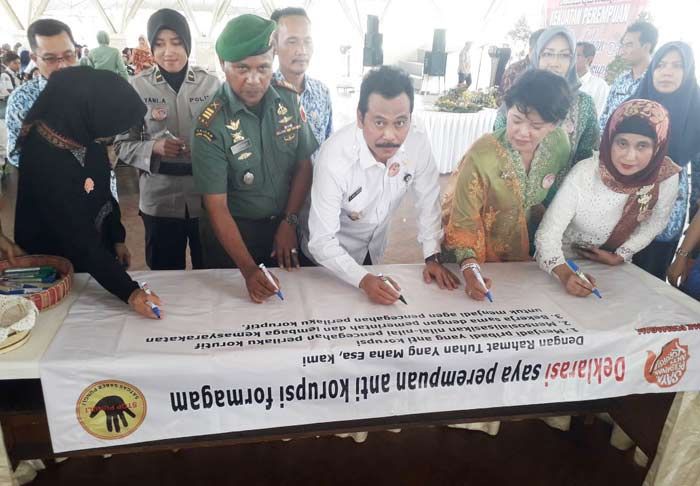 Wabup Qosim Dukung Deklarasi SPAK Formagam: Peran Istri Penting untuk Cegah Korupsi Wabup Qosim Dukung Deklarasi SPAK Formagam: Peran Istri Penting untuk Cegah Korupsi
