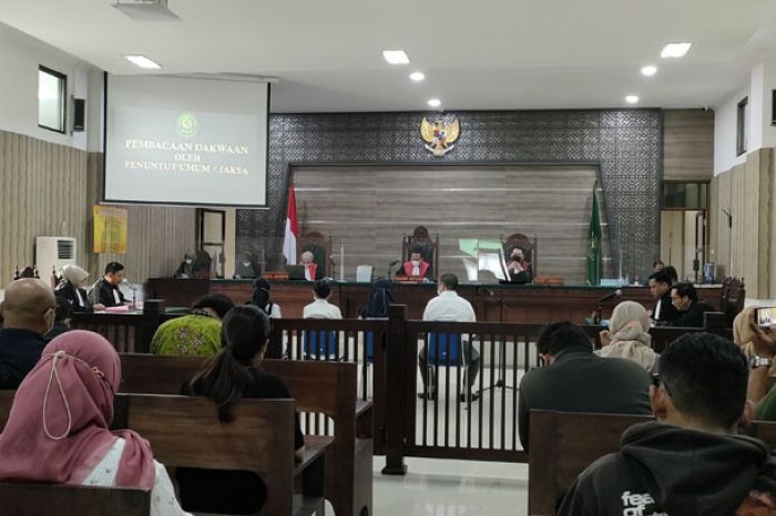 4 Terdakwa Dihadirkan dalam Sidang Pertama Kasus Dugaan Gagal Ginjal 4 Terdakwa Dihadirkan dalam Sidang Pertama Kasus Dugaan Gagal Ginjal